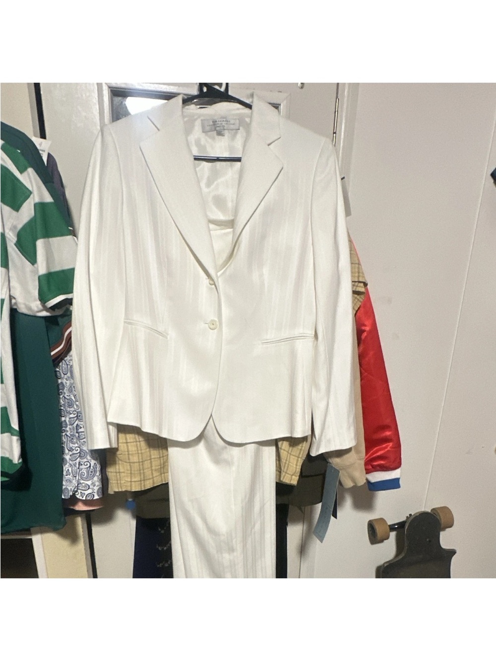 Tahari White Women's Two-Piece Blazer and Pants Suit